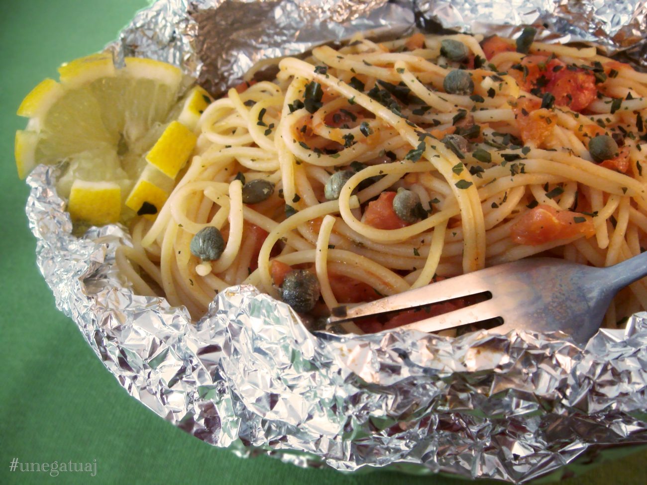 Makarona spageti me limon në shportë alumini