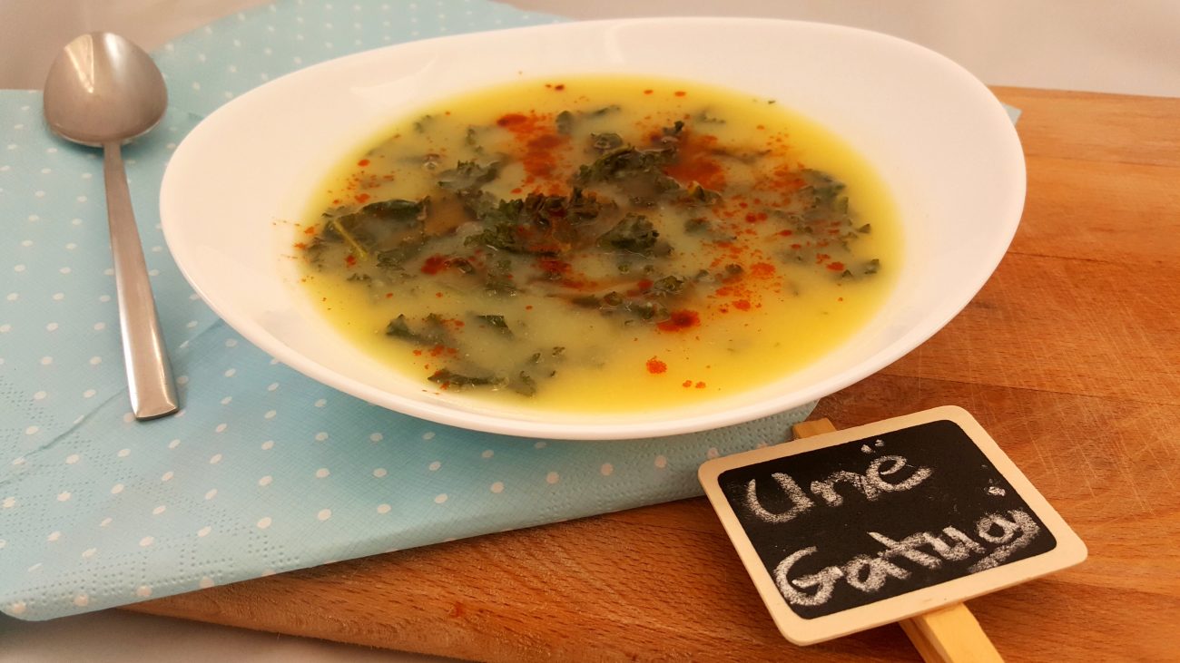 Supë me patate dhe lakër jeshile (kale)